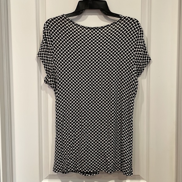 Ladies short sleeve top. - Picture 3 of 3